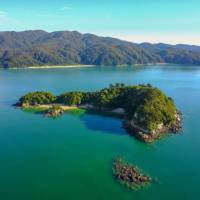 Aerial view of Fisherman's Island in Abel Tasman National Park | abeltasman.com