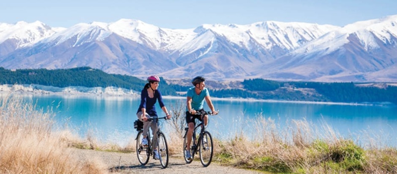 Cyclists enjoy views over Lake Pukaki