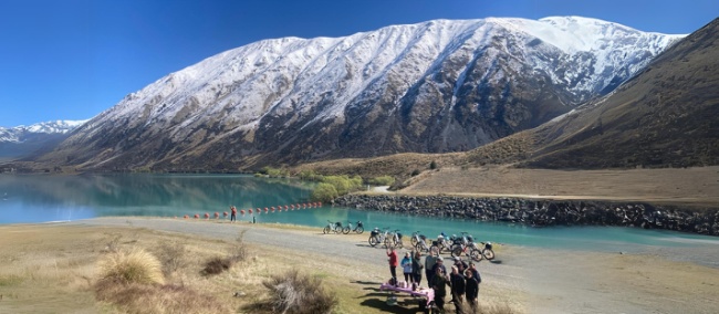 Lunch Break at Lake Ohau | Tereza